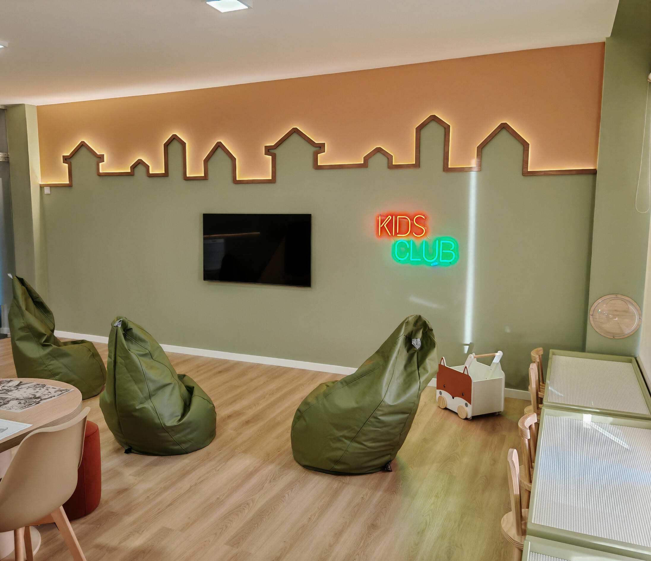 EXECUÇÃO KIDS CLUB (ÉVORA)